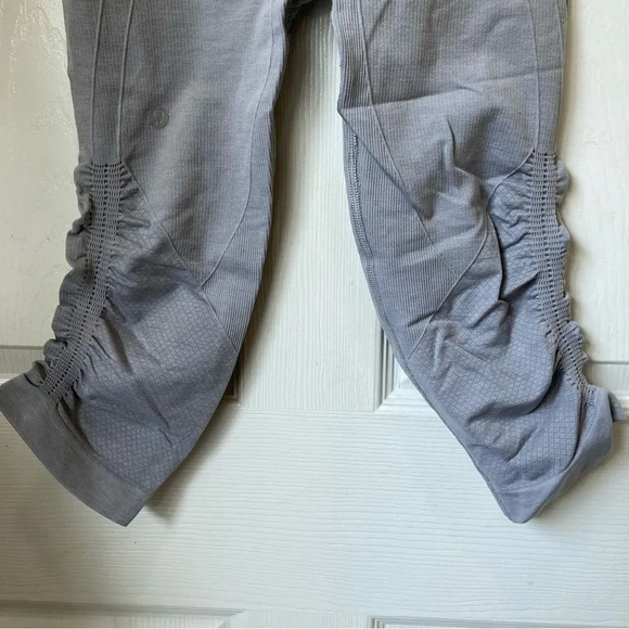 Lululemon x Taryn Toomey The Class Awakening Crop Ice Grey Leggings High Rise 4 - Picture 5 of 6